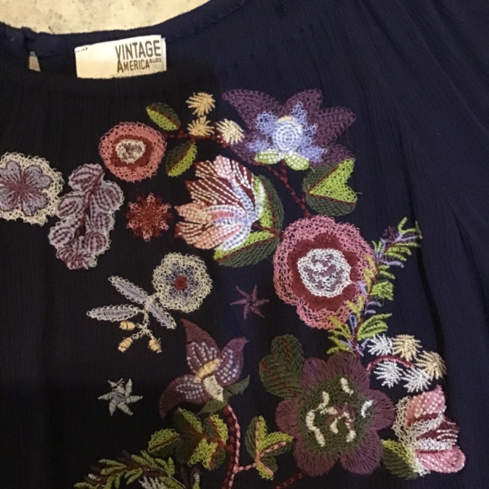 Navy tunic with floral embroidery - Picture 2 of 4